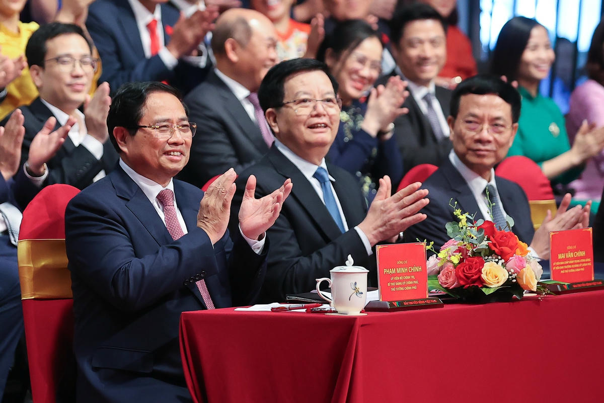 Thủ tướng: Báo chí phải kiến tạo được các dòng thông tin tích cực, chủ lưu- Ảnh 3. Thủ tướng: Báo chí phải kiến tạo được các dòng thông tin tích cực, chủ lưu- Ảnh 3.