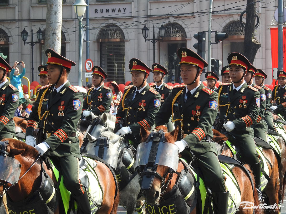 Khối cảnh sát cơ động kỵ binh. (ảnh Đ.Xá).