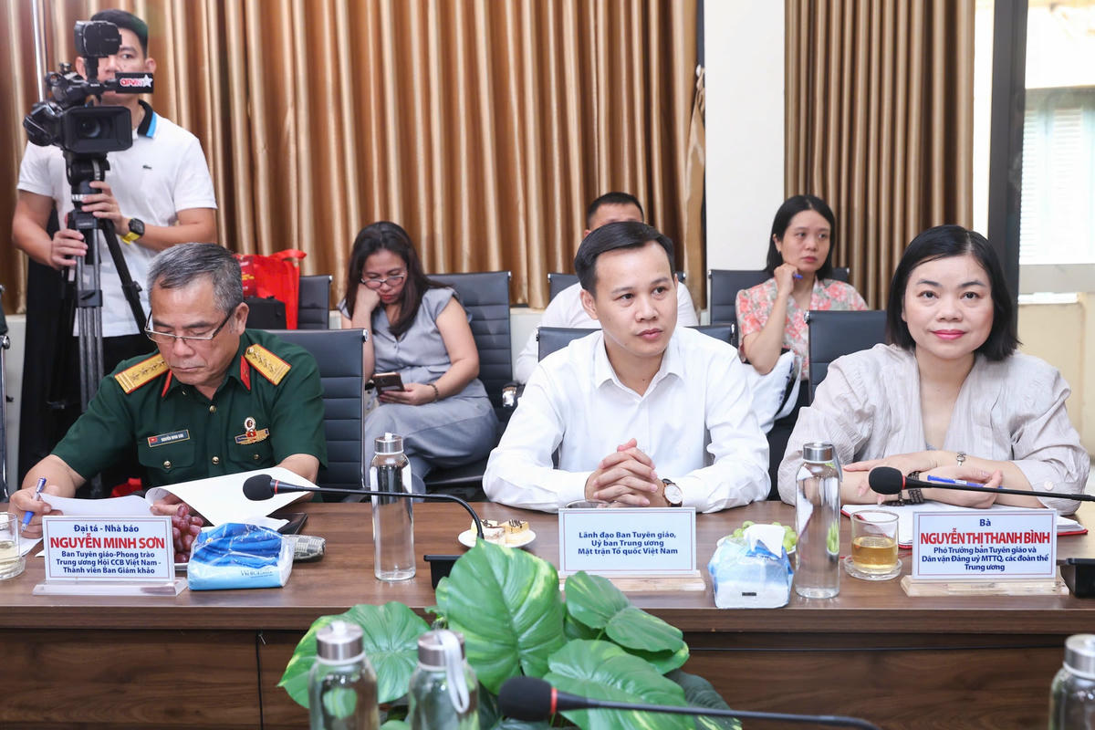 Đại biểu tham dựLễ công bố và gặp mặt báo chí sự kiện “Tự hào tổ quốc tôi”. Ảnh: Quang Vinh.