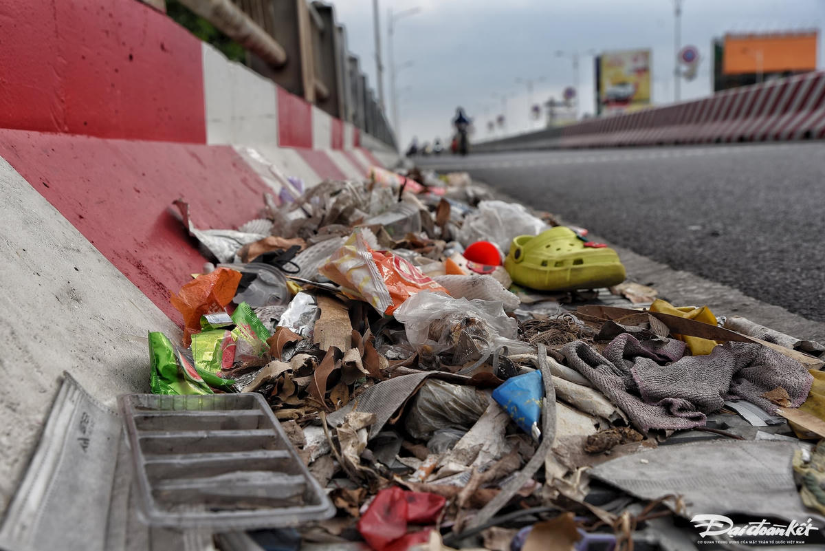 Theo tìm hiểu, do dự án đang được Ban QLDA Đầu tư công trình Giao thông Hà Nội làm thủ tục bàn giao cho Sở GTVT Hà Nội quản lý, vì vậy, hiện chưa có đơn vị 