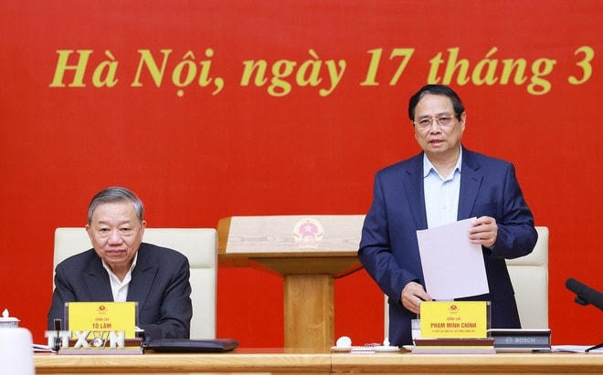 Thủ tướng Phạm Minh Chính, Trưởng Tiểu ban Kinh tế-Xã hội Đại hội XIV của Đảng báo cáo dự thảo nội dung văn kiện trình Đại hội XIV. (Ảnh: Dương Giang/TTXVN) ttxvn-1703-tong-bi-thu-tieu-ban-kinh-te-xa-hoi-dai-hoi-dang-11.jpg