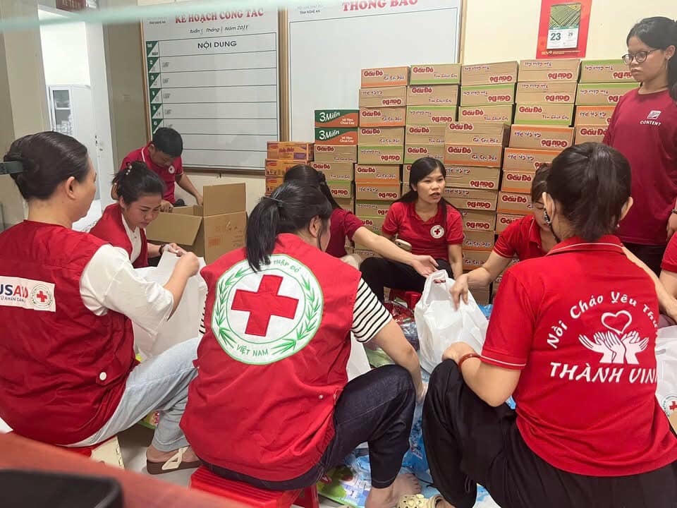 Nghệ An chuẩn bị nhu yếu phẩm hỗ trợ bà con vùng lũ