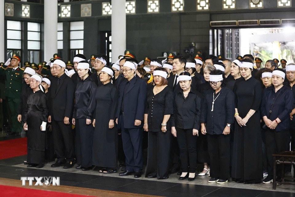 Gia quyến nguyên Chủ tịch nước Trần Đức Lương tại Lễ truy điệu. (Ảnh: TTXVN)