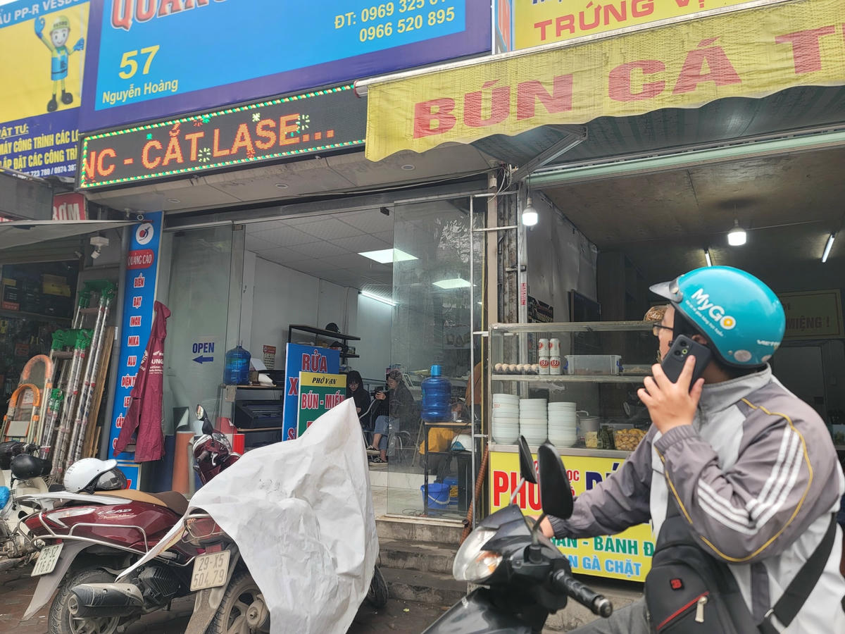 Anh Huy (33 tuổi) đến địa chỉ 57 Nguyễn Hoàng ship hàng nhưng không thấy khách.
