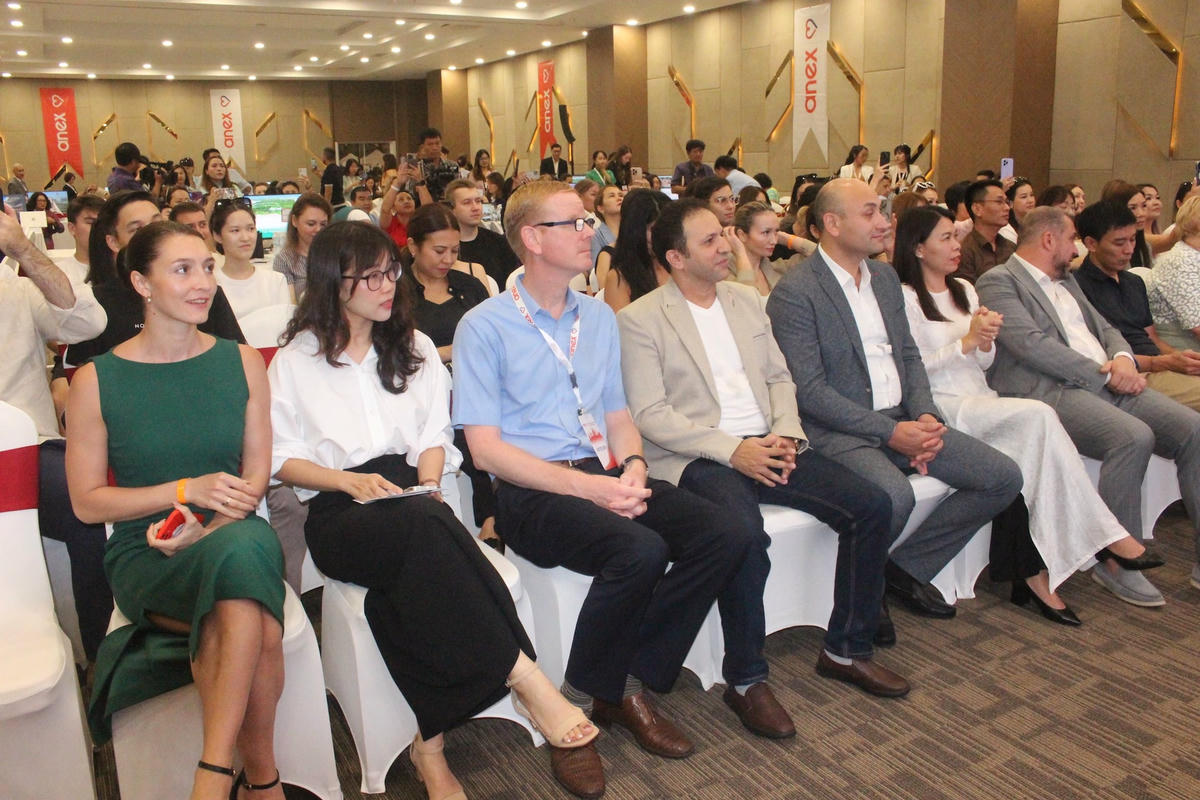 Các đại biểu tham dự hội nghị.