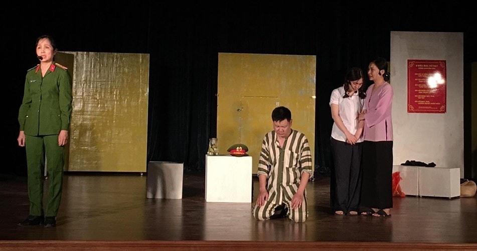 Bén duyên với môn nghệ thuật thứ bảy qua nhiều tác phẩm điện ảnh và truyền hình từ khi mới đôi mươi, NSND Ngọc Thư ghi dấu trong lòng người hâm mộ nhờ những vai diễn chất lượng. 