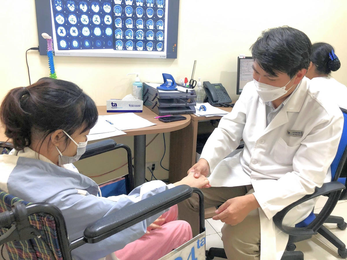 Bệnh nhân khỏe mạnh sau khi phẫu thuật não.