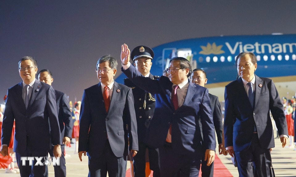 Thủ tướng Phạm Minh Chính đến Thiên Tân, bắt đầu chuyến tham dự Hội nghị Thượng đỉnh Tổ chức Hợp tác Thượng Hải (SCO) 2025. (Ảnh: Dương Giang/TTXVN)