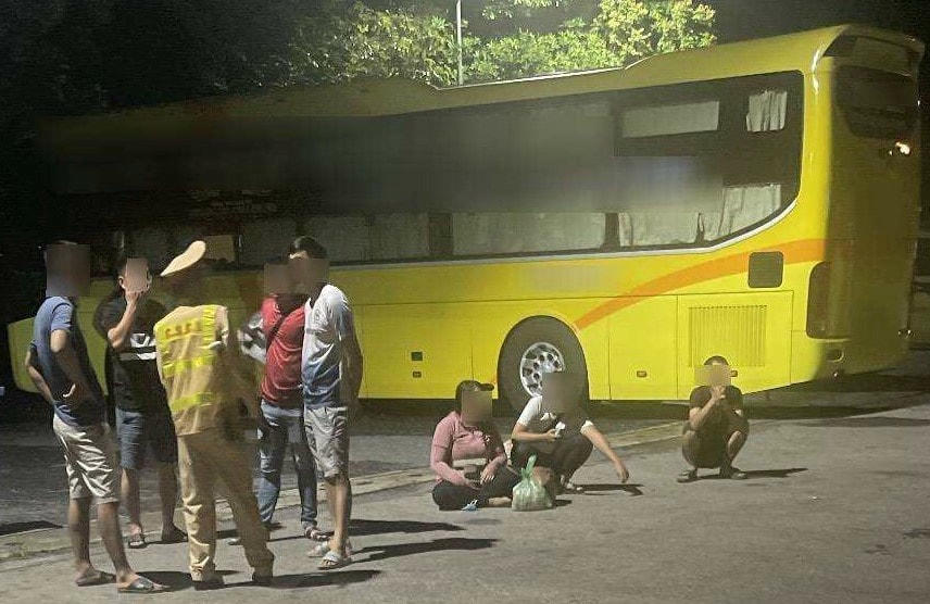 Những người liên quan đã được Công an TP Đông Hà mời về làm việc. Ảnh: Đ.N.