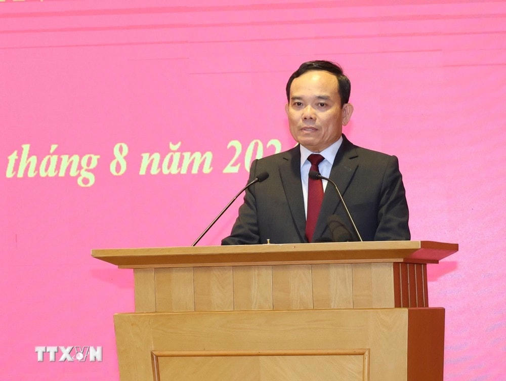 Đồng chí Trần Lưu Quang, Tân Trưởng Ban Kinh tế Trung ương phát biểu nhận nhiệm vụ. (Ảnh: Trí Dũng/TTXVN) TTXVN_2108Bochinhtri6.jpg