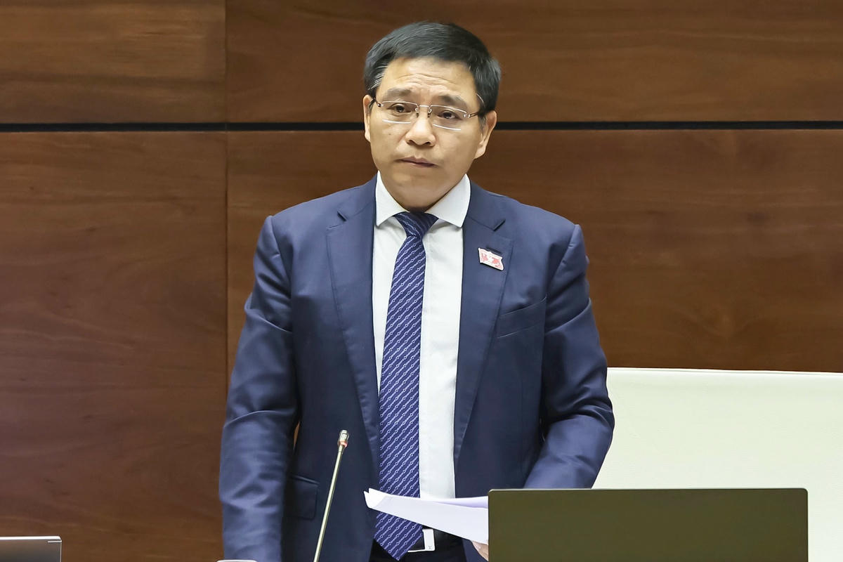 Bộ trưởng Bộ Tài chính Nguyễn Văn Thắng giải trình (Ảnh: Quang Vinh)