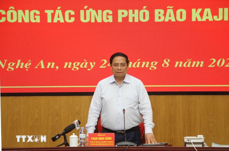 thu-tuong-pham-minh-chinh-truc-tiep-chi-dao-ung-pho-bao-so-5-2408-2.jpg