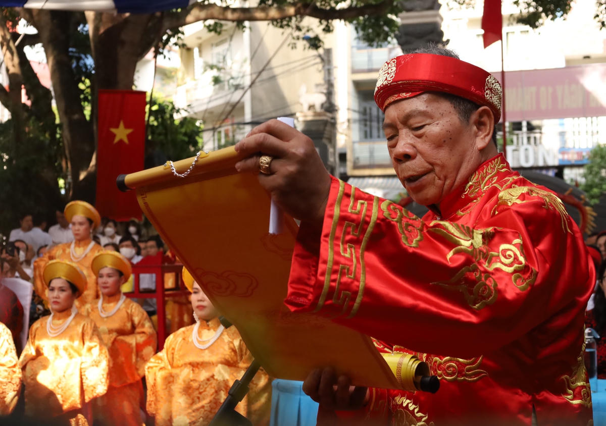 Chúc văn ôn lại lịch sử hào hùng của các vị Vua Hùng thời dựng nước, lịch sử đấu tranh giành độc lập dân tộc, thống nhất đất nước.