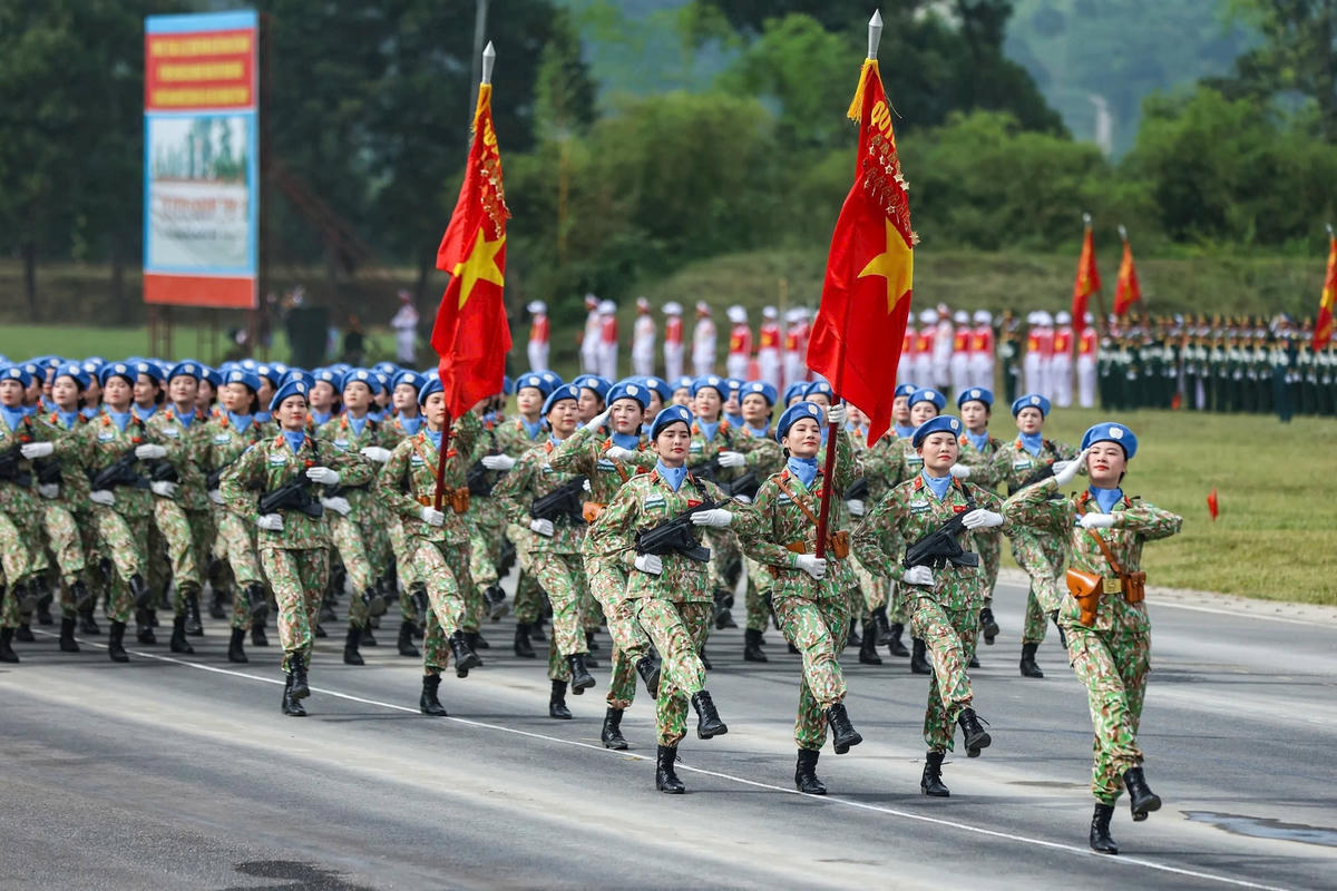 Khối nữ gìn giữ hoà bình.
