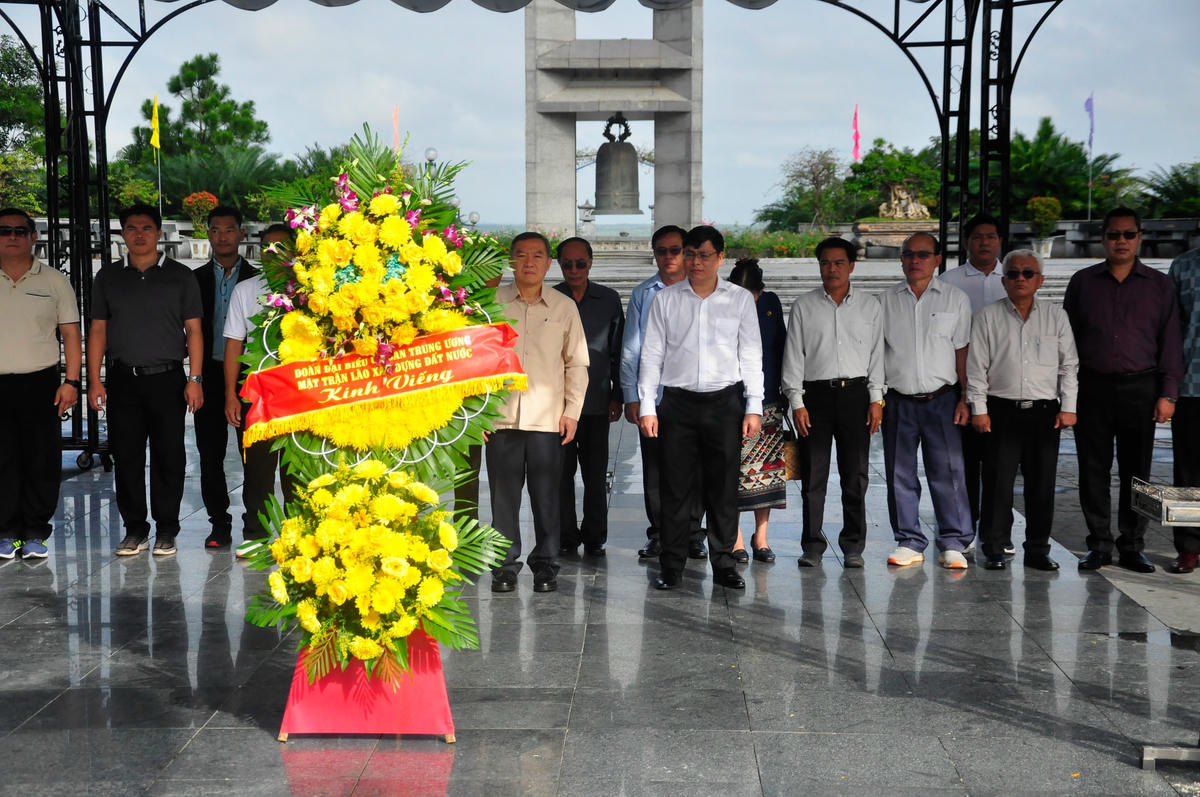 Tại Nghĩa trang liệt sĩ Quốc gia Đường 9.