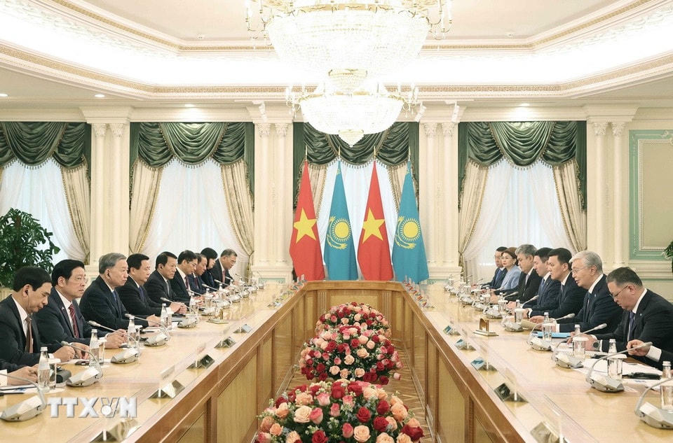 Tổng Bí thư Tô Lâm và Tổng thống Kazakhstan Kassym-Jomart Tokayev hội đàm cấp Nhà nước. (Ảnh: Thống Nhất/TTXVN)
