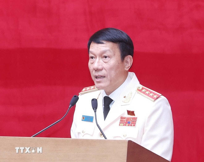 Đại tướng Lương Tam Quang, Uỷ viên Bộ Chính trị, Bí thư Đảng uỷ Công an Trung ương, Bộ trưởng Bộ Công an phát biểu. (Ảnh: Thống Nhất/TTXVN) ttxvn-tong-bi-thu-to-lam-du-le-truy-tang-danh-hieu-anh-hung-llvtnd-cho-thuong-tuong-bui-thien-ngo-8246622-5.jpg