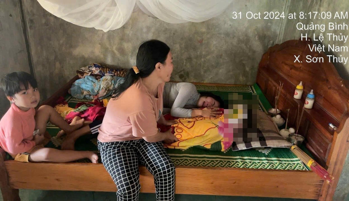 Thương tâm 2 cháu bé sinh đôi (2 tuổi) tử vong do đuối nước ngay trước sân nhà. Ảnh: V.T.