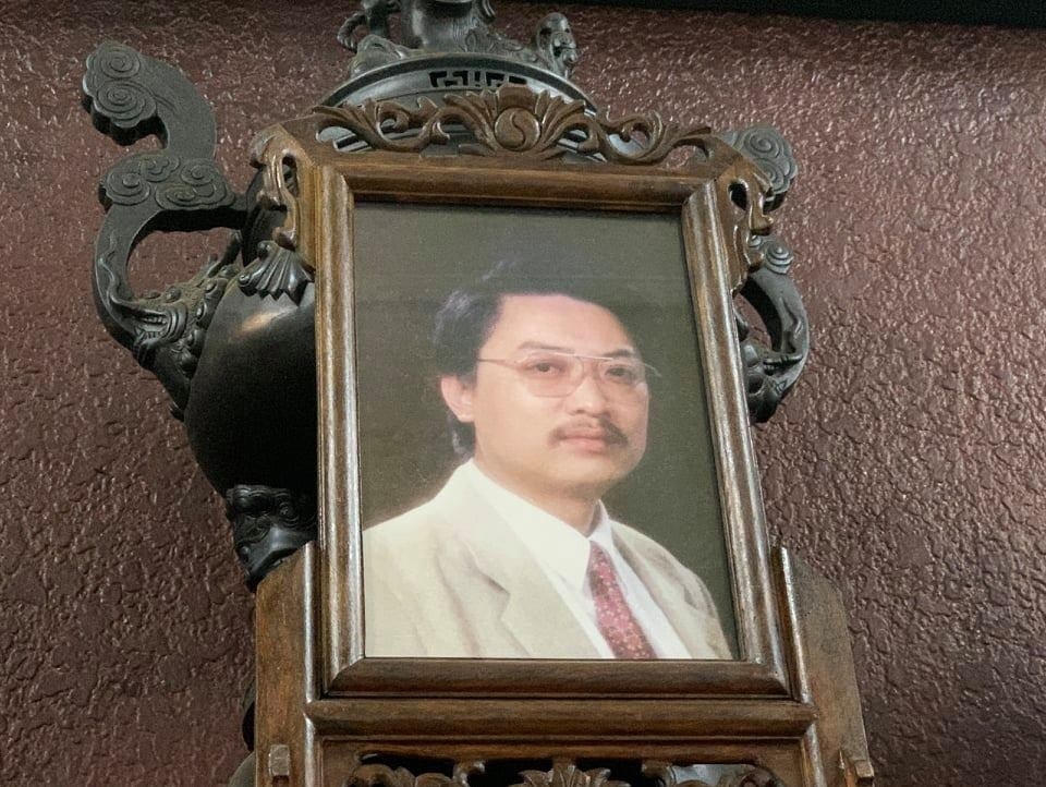 Di ảnh nghệ sĩ Văn Thành. Ông qua đời ở tuổi 59, sau thời gian dài chống chọi bệnh gout, vào 17h38 ngày 28/2. Ảnh: Hoàng Huế / Vnexpress.