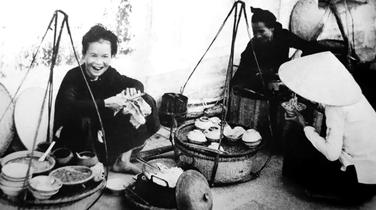 Một gánh phở thành Nam xưa.