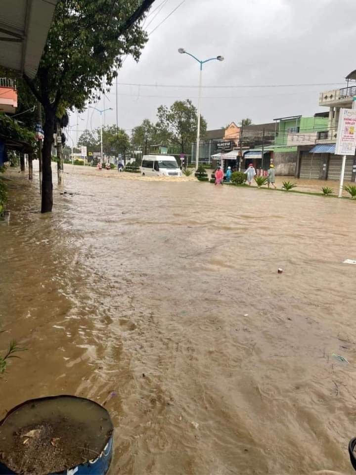 TP Nha Trang bi ngập trong nước.