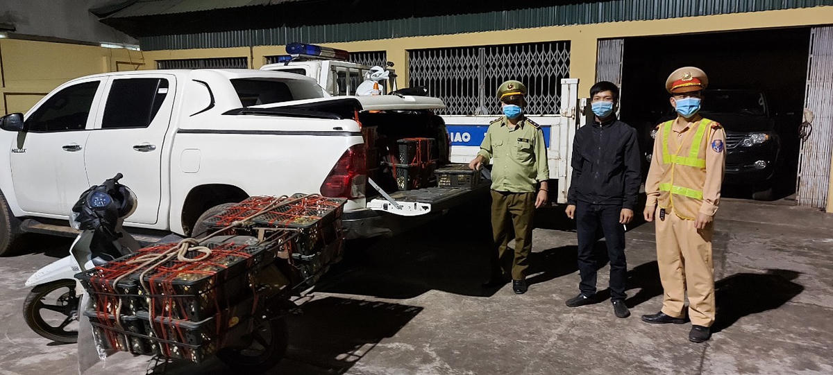 Phương tiện vận chuyển hàng hóa nhập lậu bị bắt giữ.