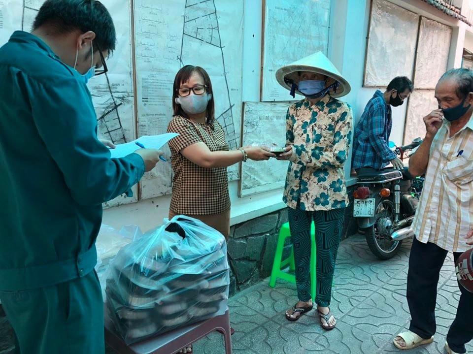 TP HCM yêu cầu các quận - huyện quan tâm đến người già, người neo đơn