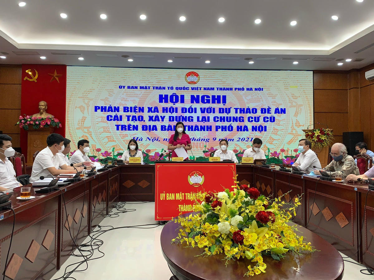 Quang cảnh hội nghị phản biện. 