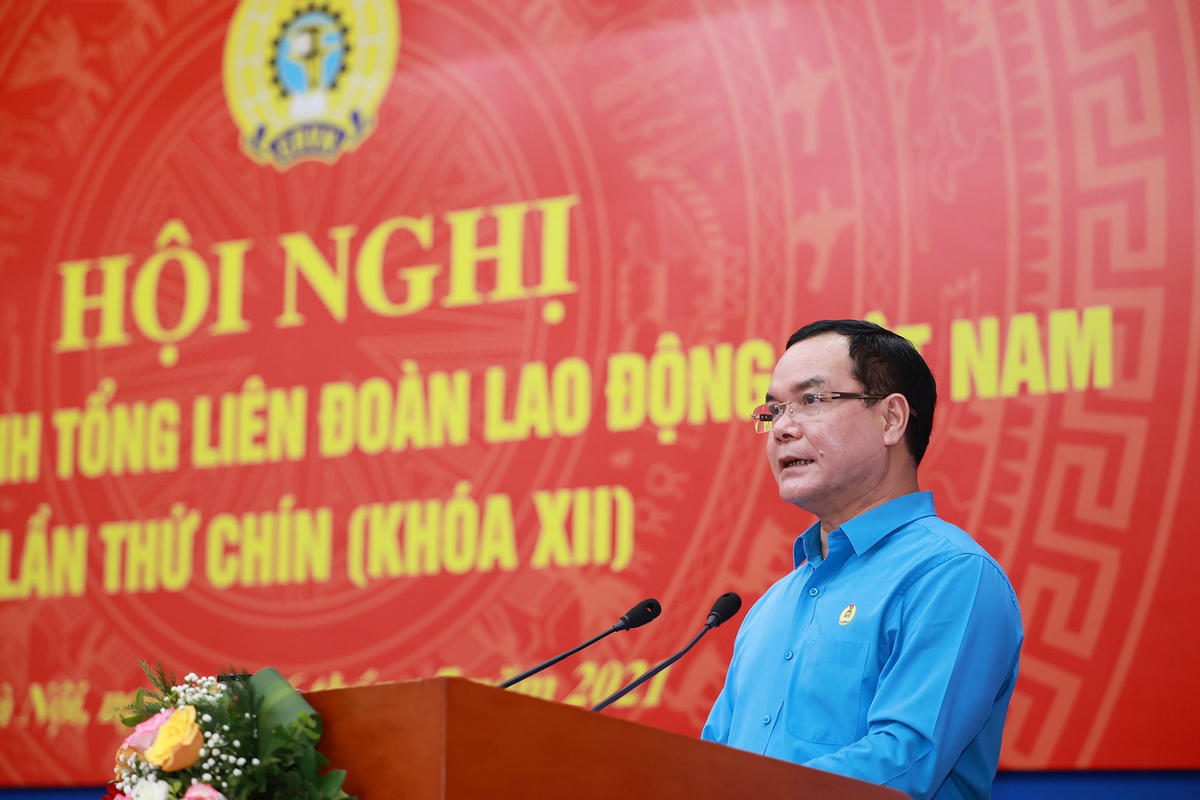 Ông Nguyễn Đình Khang, Chủ tịch Tổng LĐLĐ Việt Nam phát biểu tại hội nghị.