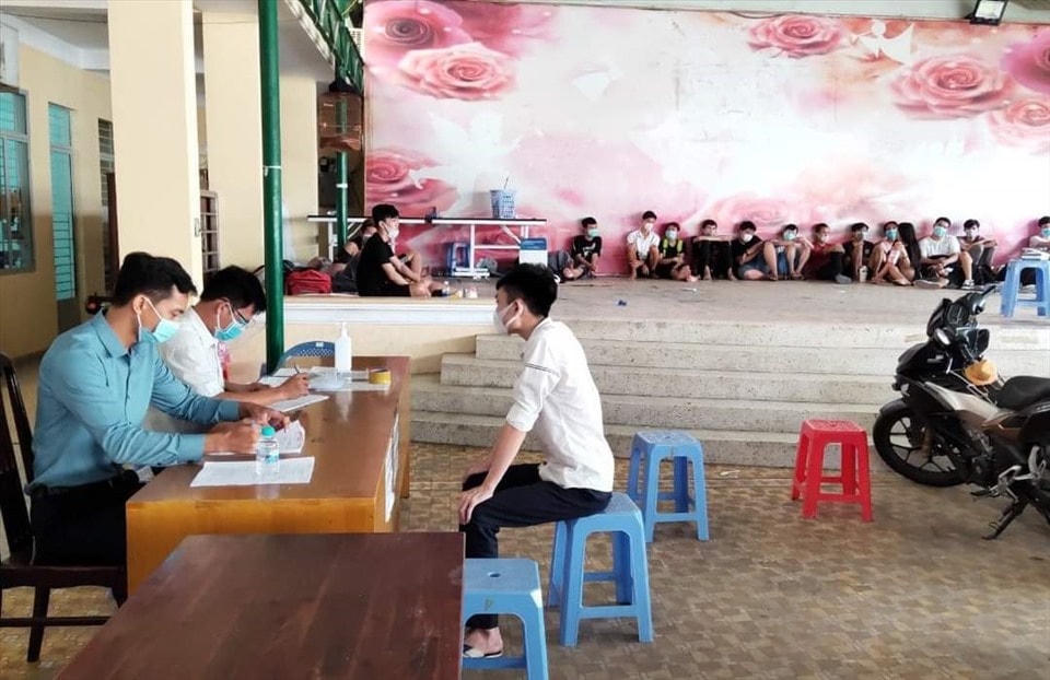 Lực lượng chức năng làm việc với các đối tượng.