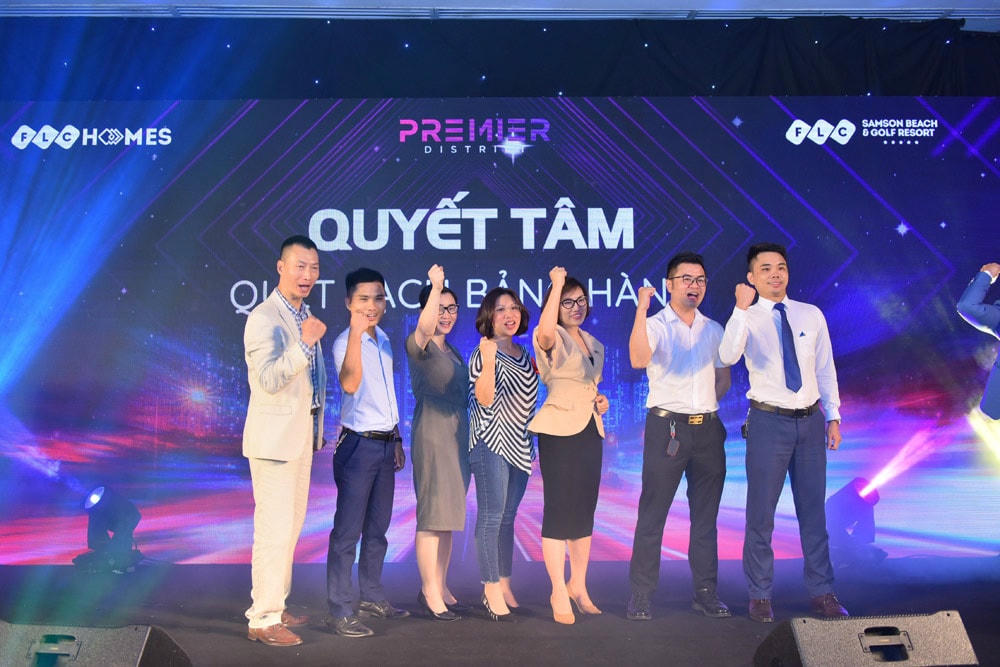 Tại buổi lễ, đại diện FLCHomes đã cung cấp tới đối tác những thông tin quan trọng về quy mô, thiết kế dự án. Cùng với đó là các màn giao lưu, tương tác đầy bất ngờ cũng mang đến cho khách mời những trải nghiệm hấp dẫn về dòng sản phẩm bất động sản độc đáo tại “thiên đường giải trí” mới Premier District.