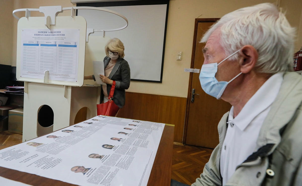 Người dân Nga đi bỏ phiếu trong hôm 13/9. (Nguồn: Strait Times).