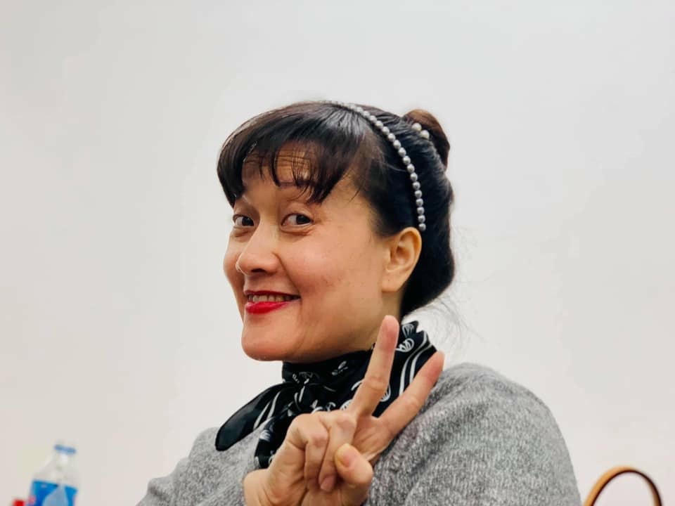 Vân Dung tạo dáng