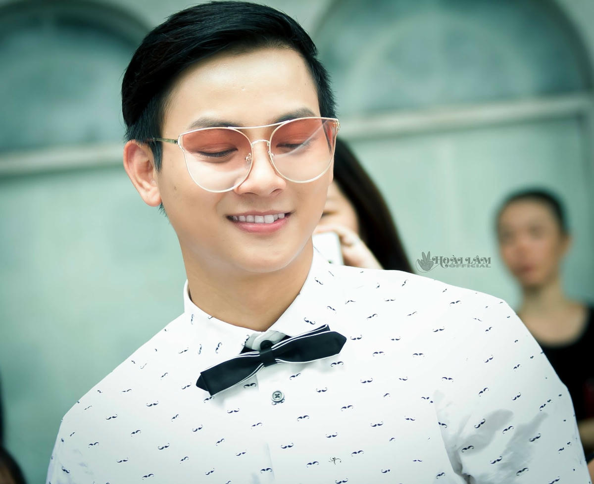 Hoài Lâm là là một trong những nhân tố gây nhiều tiếc nuối nhất khi anh là một ca sĩ trẻ, tài năng và sự nghiệp đang rất rộng mở nhưng lại quyết định tạm hoãn đam mê âm nhạc của mình.