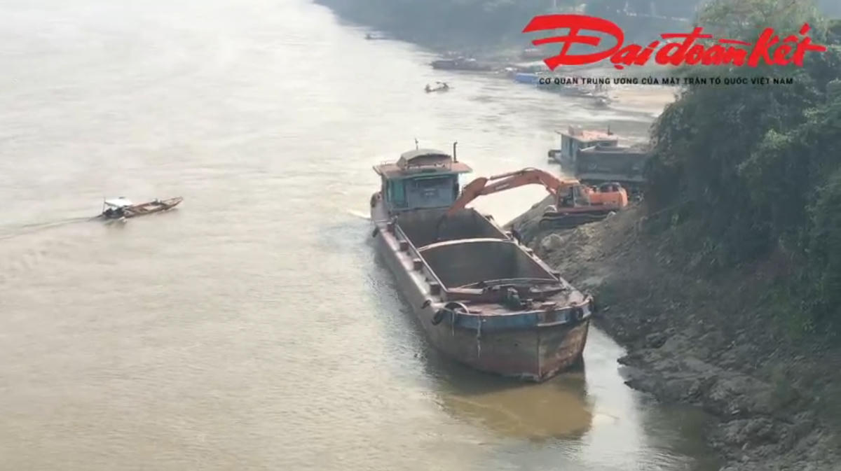 Bãi VLXD trái phép dưới chân cầu Phong Châu (Phú Thọ): Phòng TN&MT huyện Tam Nông nói gì?