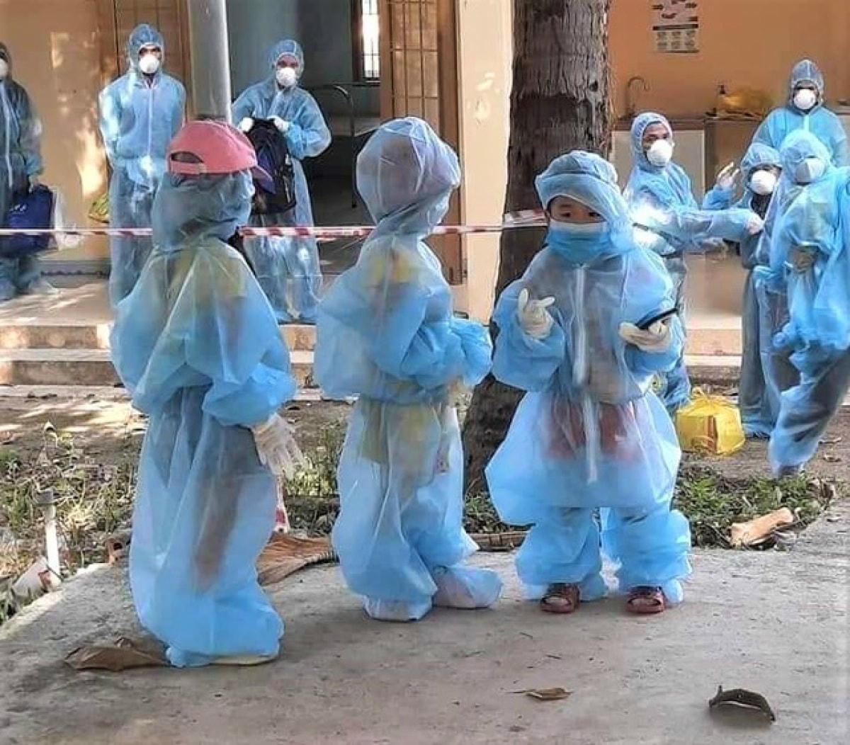 Hàng ngàn trẻ em TP HCM mồ côi vì dịch bệnh Covid-19.