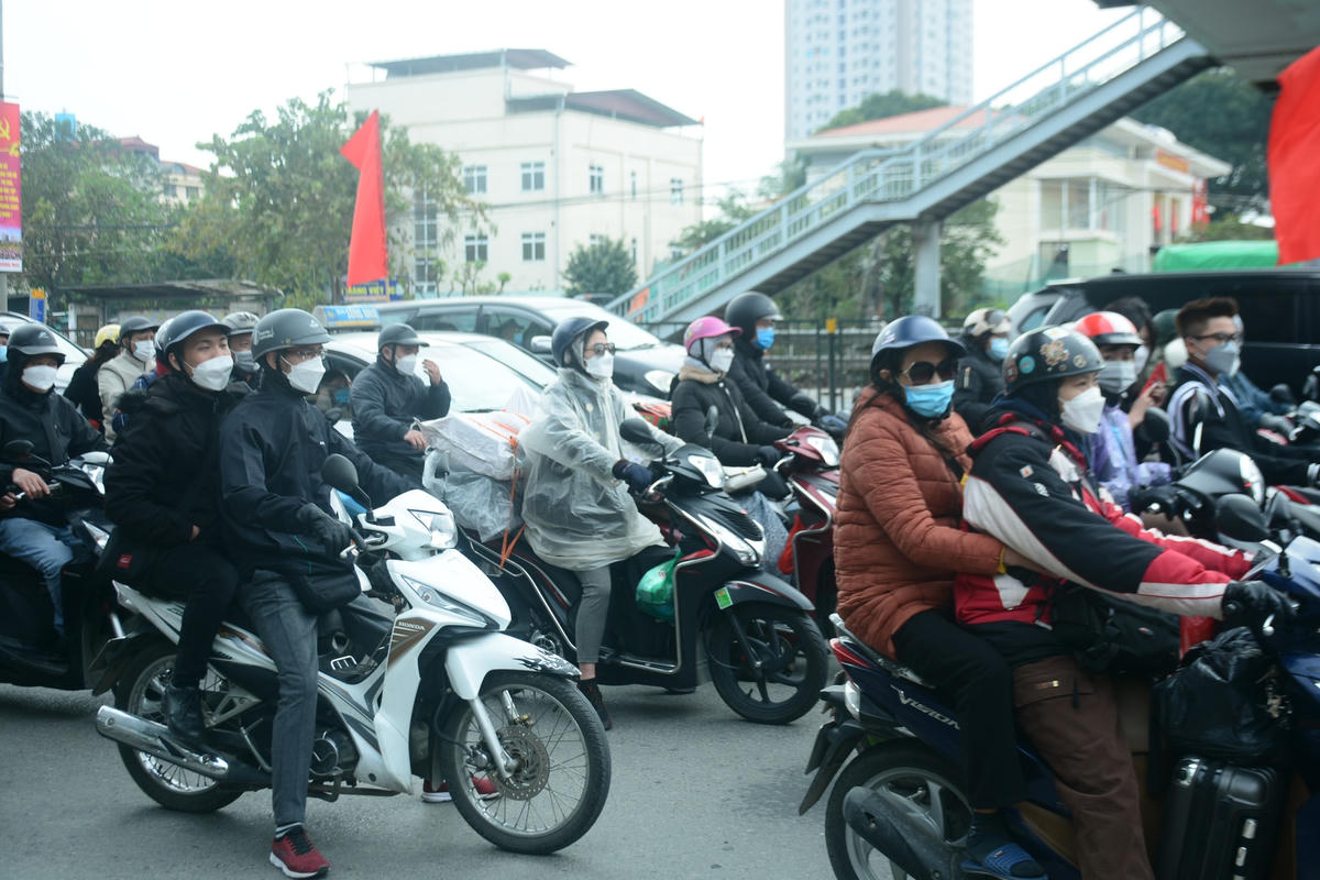 Cùng chung tình cảnh đó tuyến đường vành đai 3, Ngọc Hồi… cũng xảy ra tình trạng ùn ứ cục bộ.