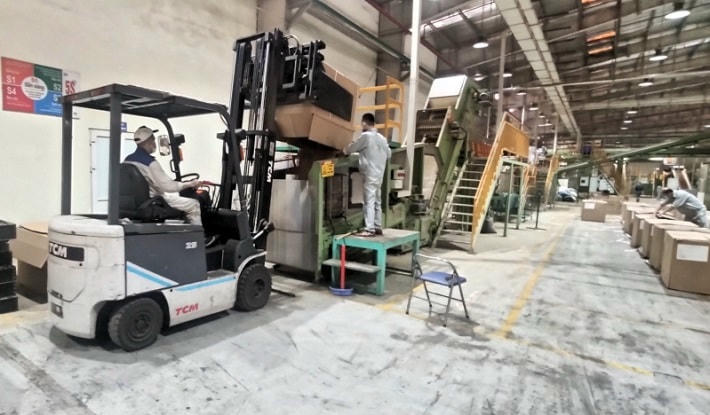 Công nhân Phân xưởng Sản xuất thi đua lao động, nâng cao chất lượng sản phẩm, tăng năng suất lao động