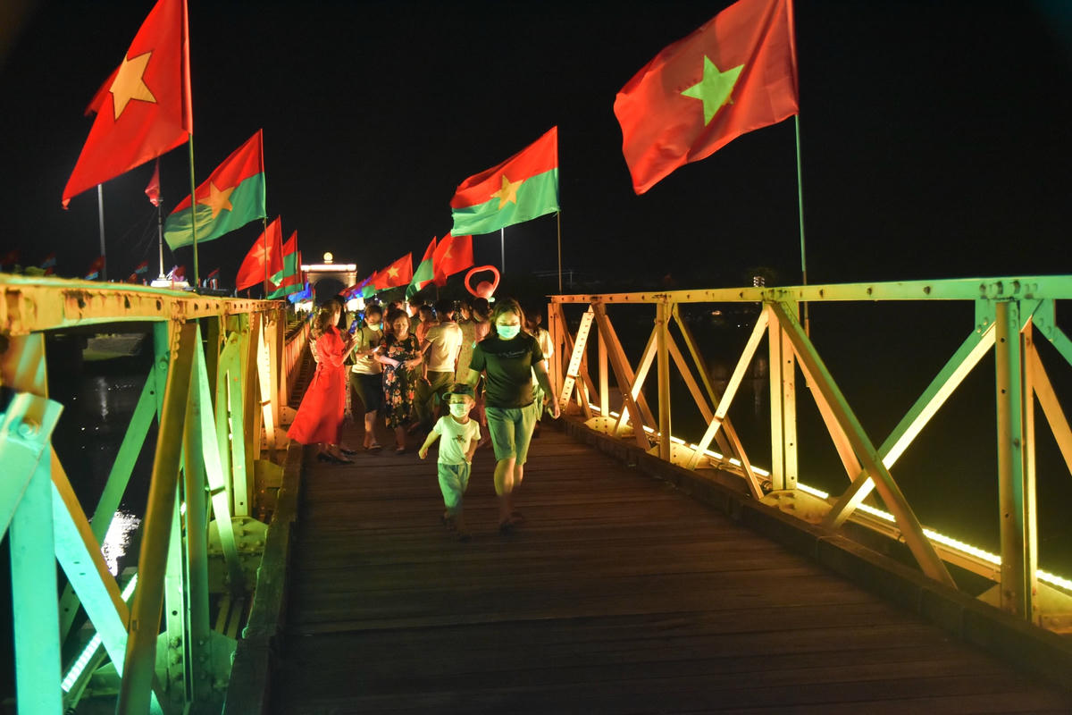 Theo Chủ tịch UBND tỉnh Quảng Trị Võ Văn Hưng, cùng với việc thắp sáng các di tích đặc biệt bằng nguồn vốn xã hội hoá này, sắp tới tỉnh sẽ hướng tới việc tổ chức cho các đoàn thăm viếng, tri ân, tưởng niệm các anh hùng, liệt sĩ vào ban đêm. Điều này để tạo thêm sự trang trọng và không khí tôn nghiêm.