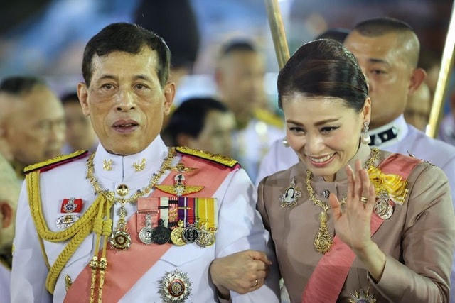 Nhà vua Thái Lan Maha Vajiralongkorn và Hoàng hậu Suthida. Ảnh: AFP.  