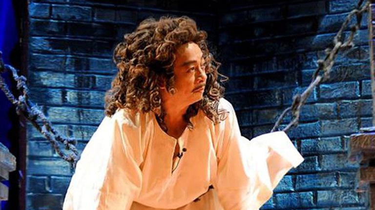 NSND Hoàng Dũng còn ghi dấu với nhiều tác phẩm trên sân khấu kịch.