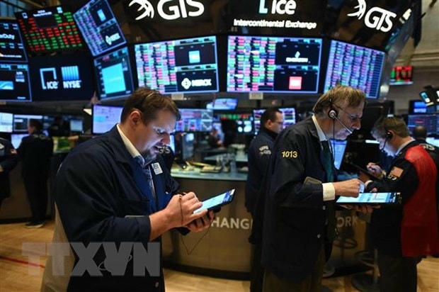 Giao dịch viên làm việc tại Sở giao dịch chứng khoán New York, Mỹ. (Nguồn: AFP/TTXVN).