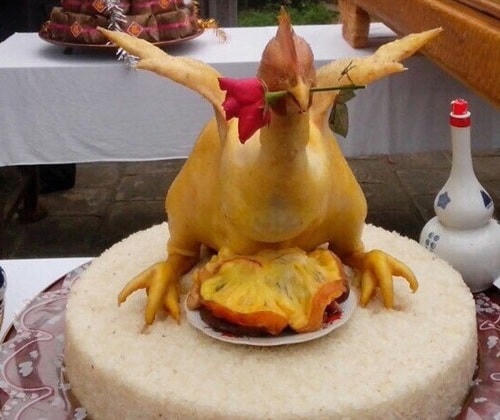 Bạn có thể tạo dáng gà cánh tiên thật đẹp mắt với cách làm đơn giản. 