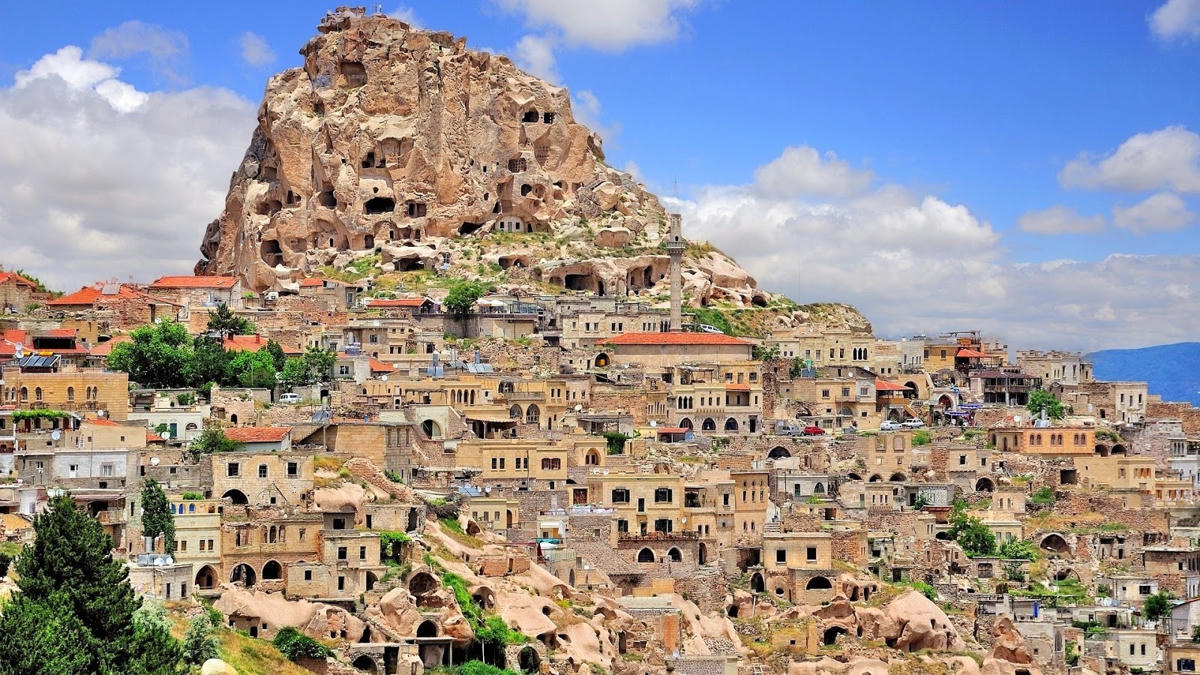 Thành phố ngầm Cappadocia ấn tượng khi nhìn từ xa. Ảnh: Blogspot.