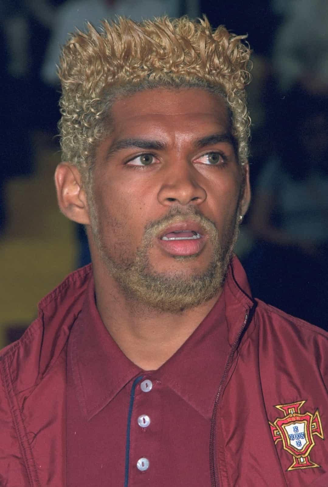 Cựu tuyển thủ Bồ Đào Nha Abel Xavier từng được biết đến với việc nhuộm tóc và để râu màu vàng.  