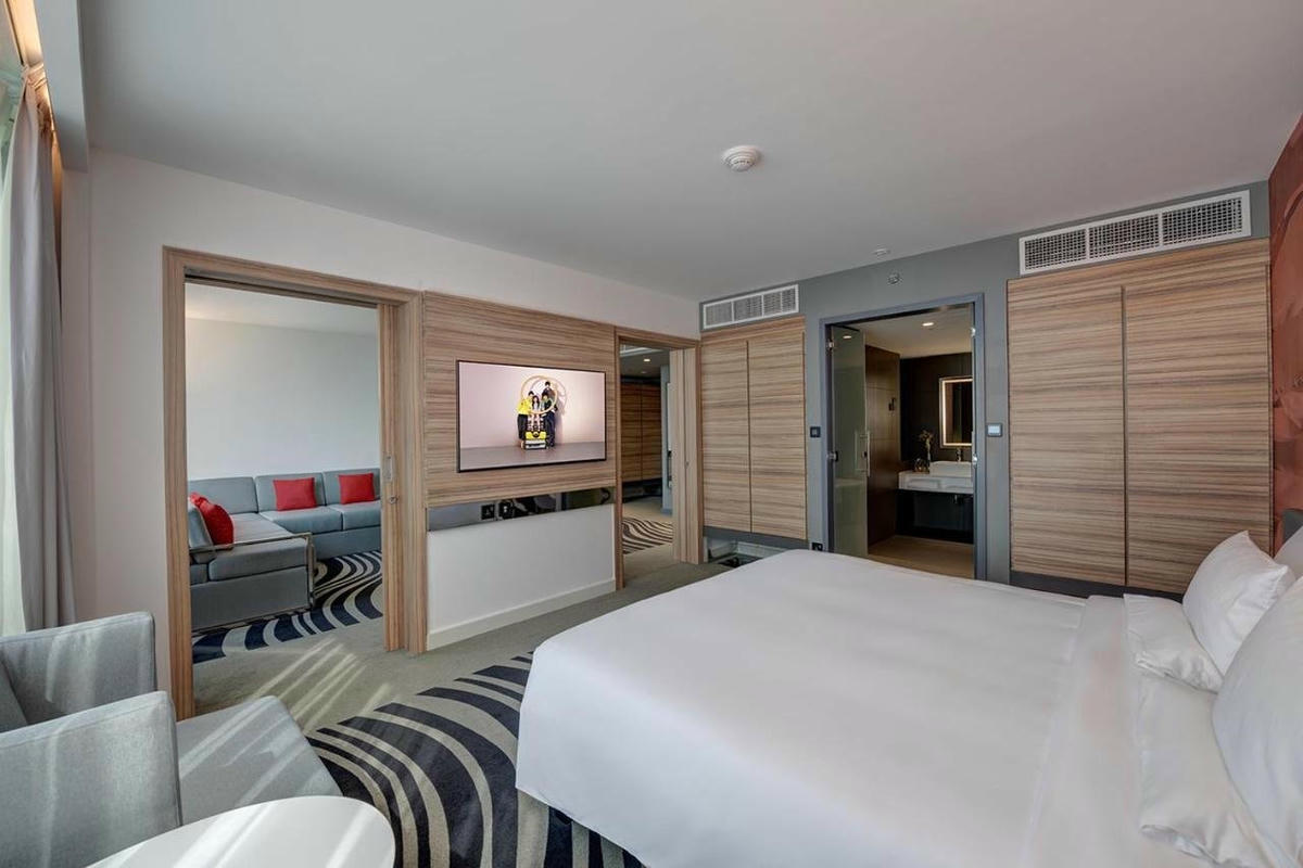 Các phòng ngủ của khách sạn đều có tầm nhìn hướng biển.