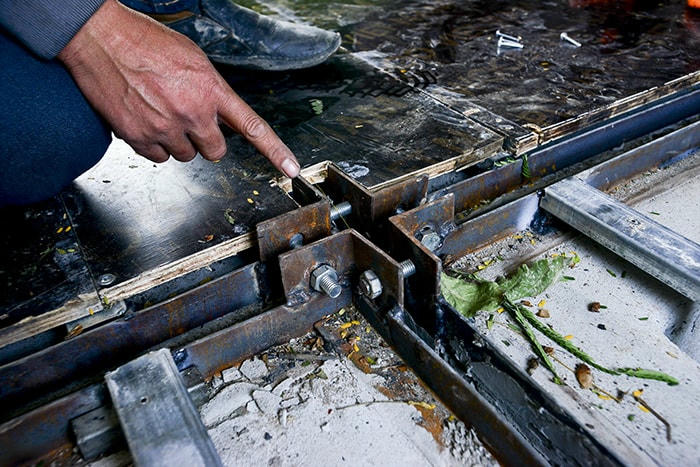 Ngôi nhà lắp ghép các module bằng bu lông tạo khối để dễ vận chuyển.