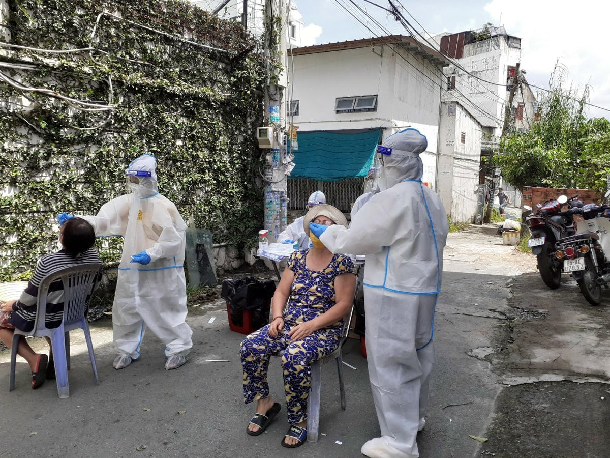 TP HCM tập trung xét nghiệm tìm F0 ở vùng đỏ, vùng cam.