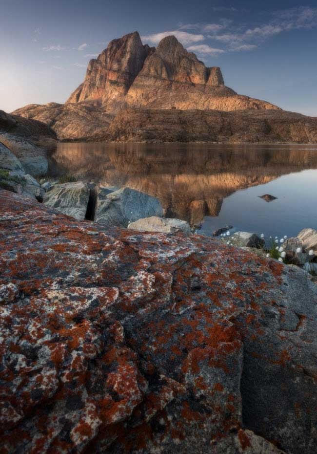 Tuyết tan chảy hết để lộ ra những khối đá xám xịt vào mùa nóng.