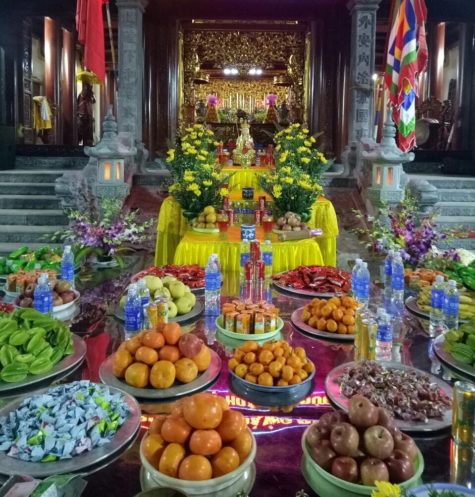 Nghi thức cúng tế tổ tiên vào đêm Giao thừa của dòng họ Hoàng Đức.